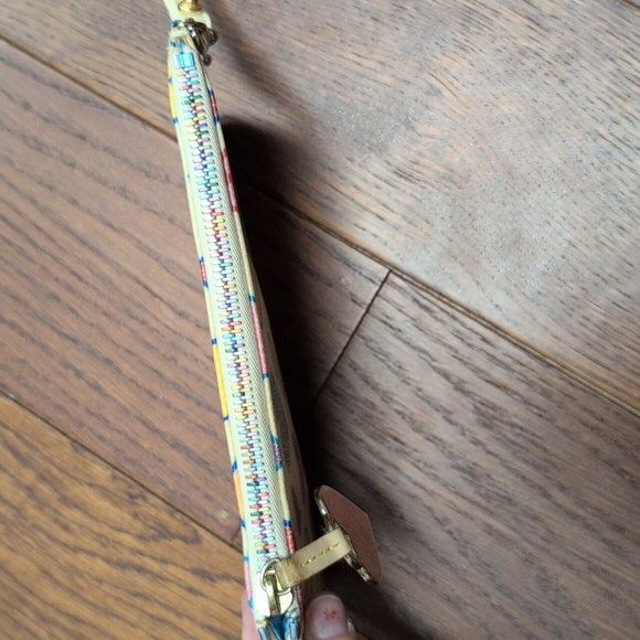 Dooney & Bourke - VINTAGE It Girl Rainbow Zipper Wristlet With Hearts - Picture 4 of 5